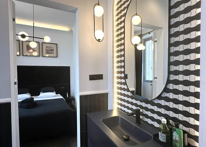 Luxury Apartment *